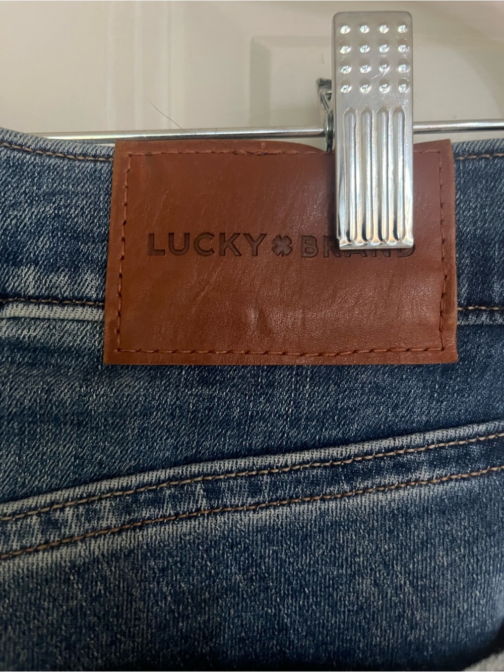 Lucky Brand Women's Skinny Jeans in Blue Denim with Brown Patch